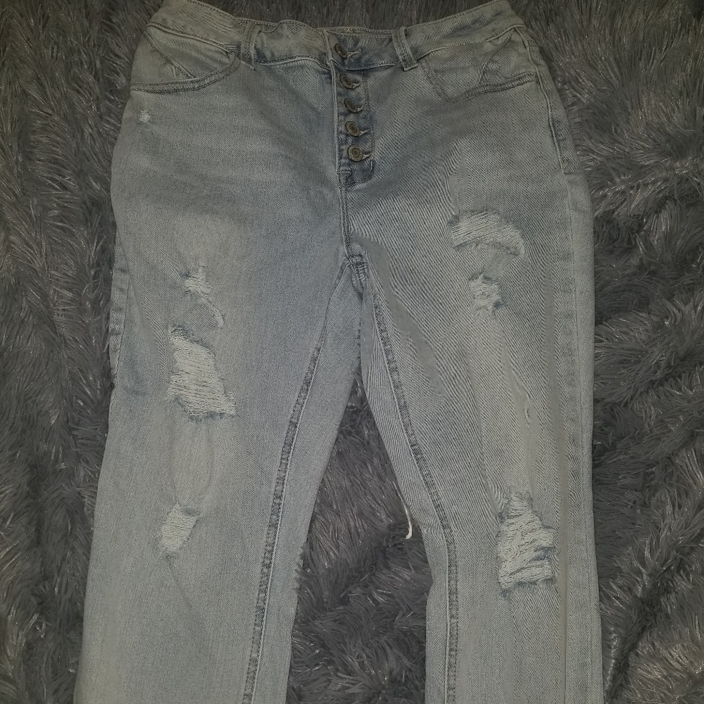 Light wash distressed jeans